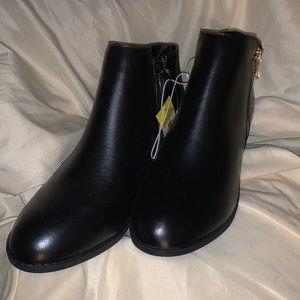 Black booty shoes size 9